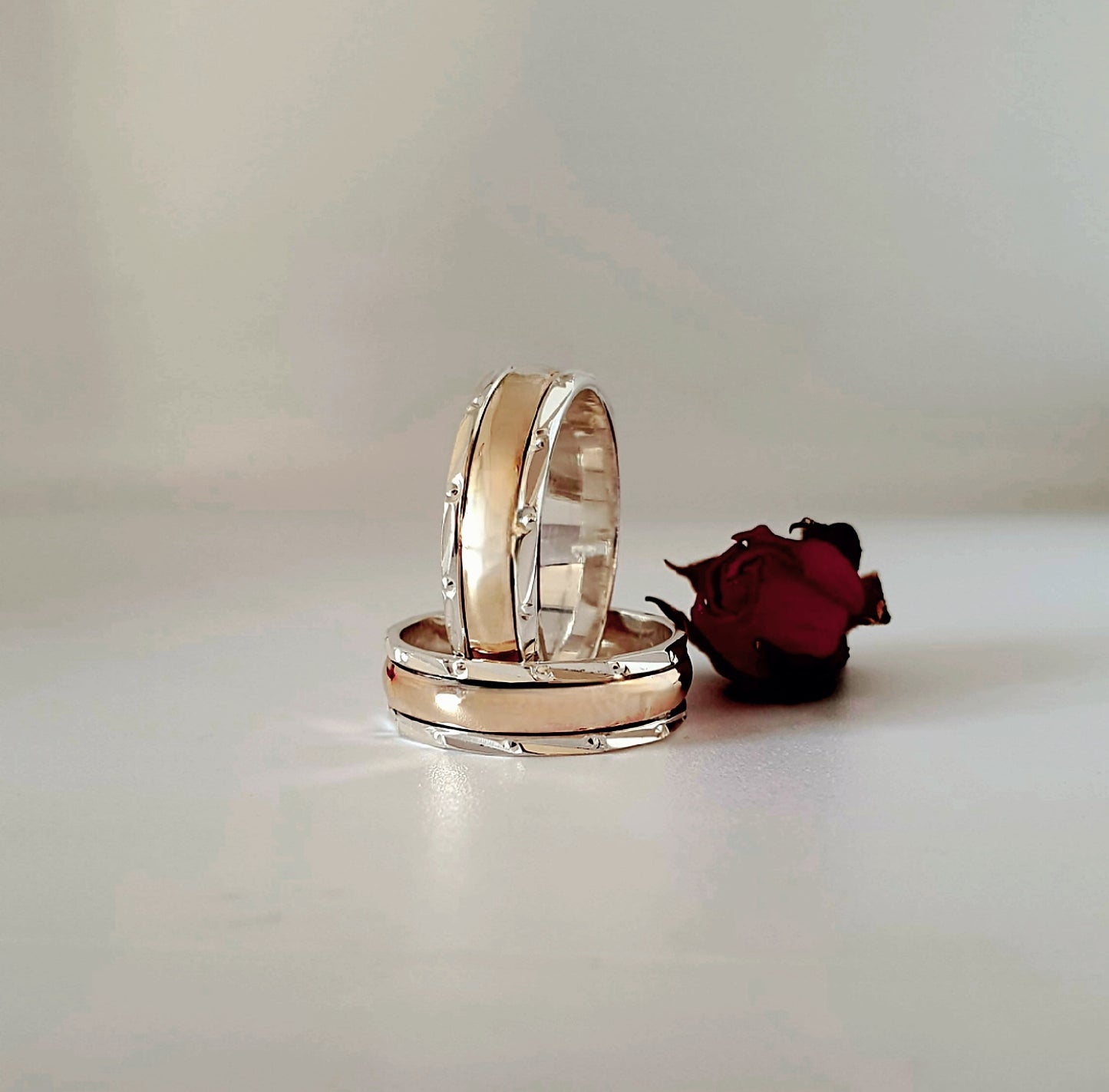 Anillo Argolla Plata con Oro 18 kl (2x$100.000)