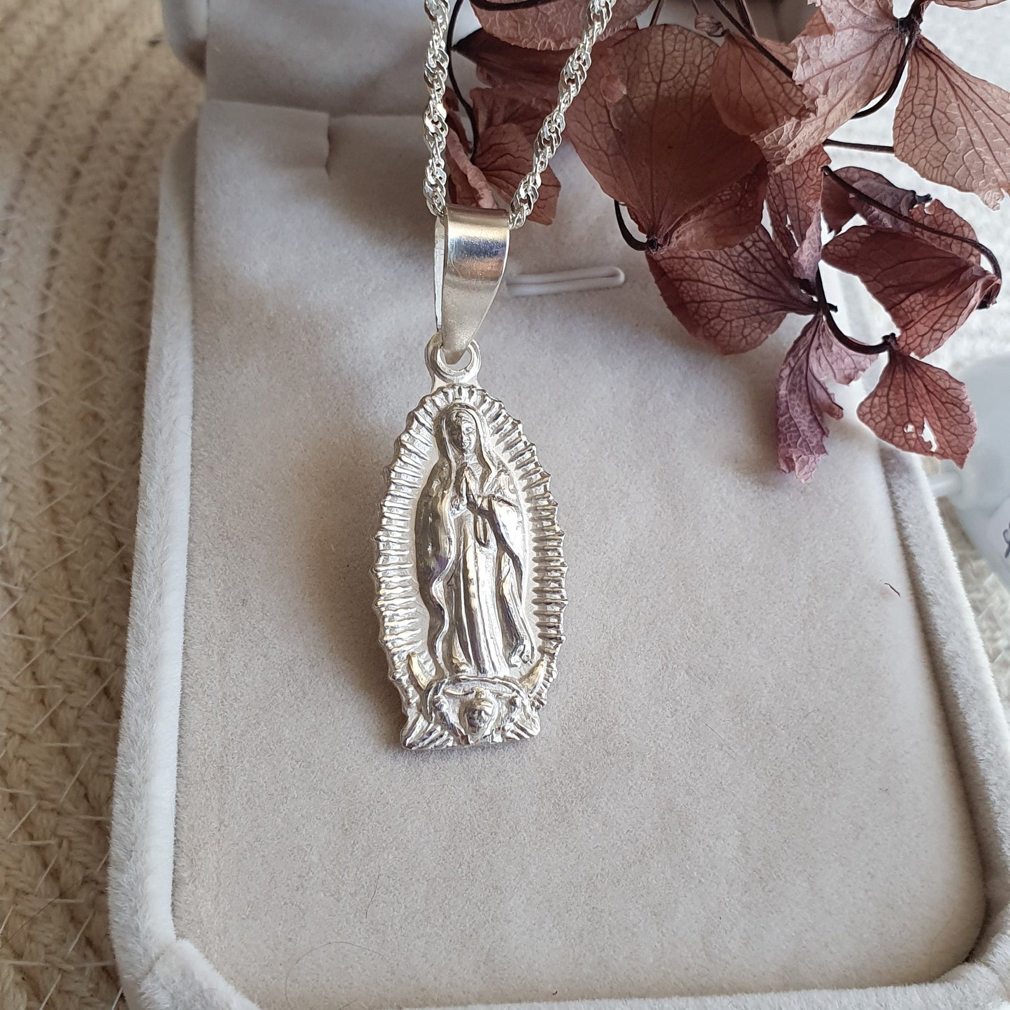 Medalla Plata Virgen de Guadalupe 30mm - Joyas Alicanto