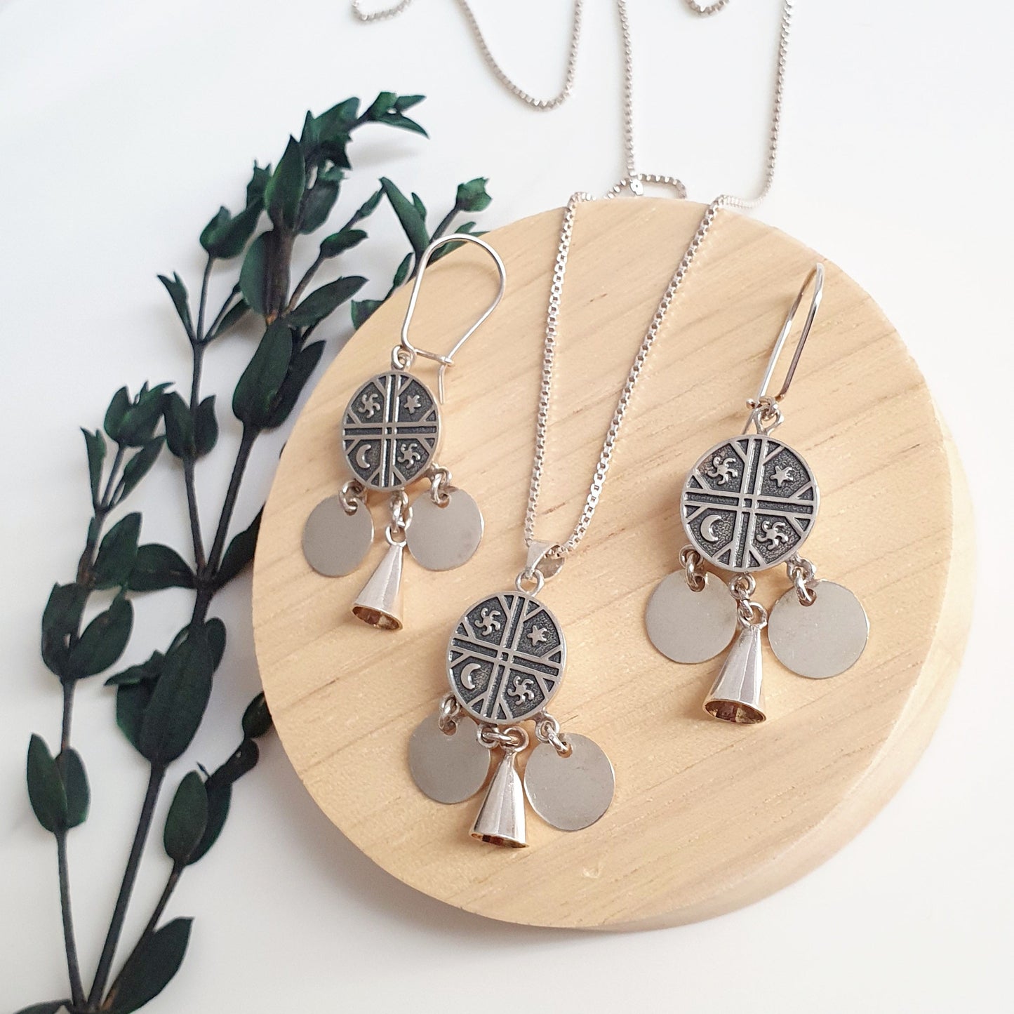 Conjunto Plata Nacional Kultrun Mapuche con Campanas.