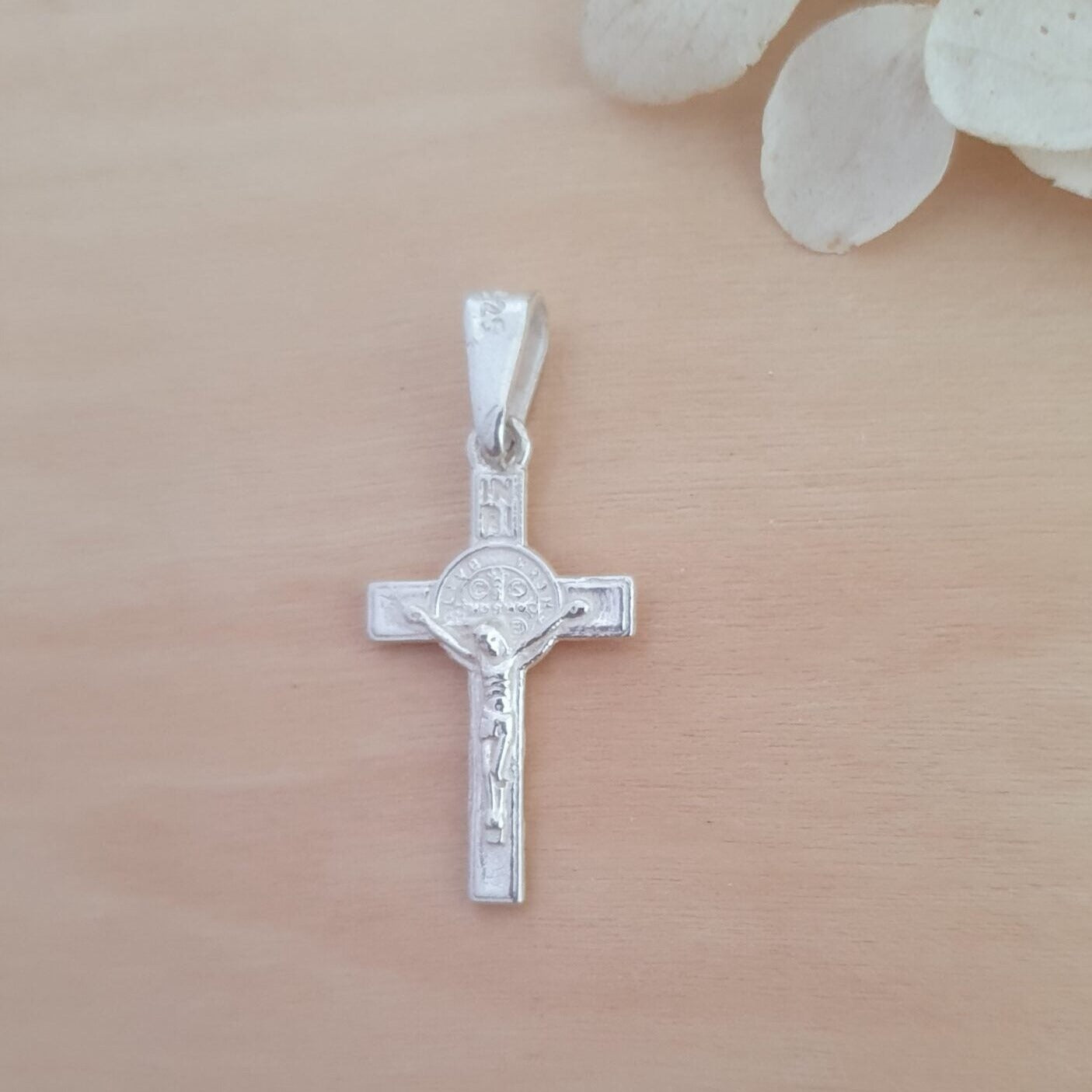 Cruz de Plata 25mm