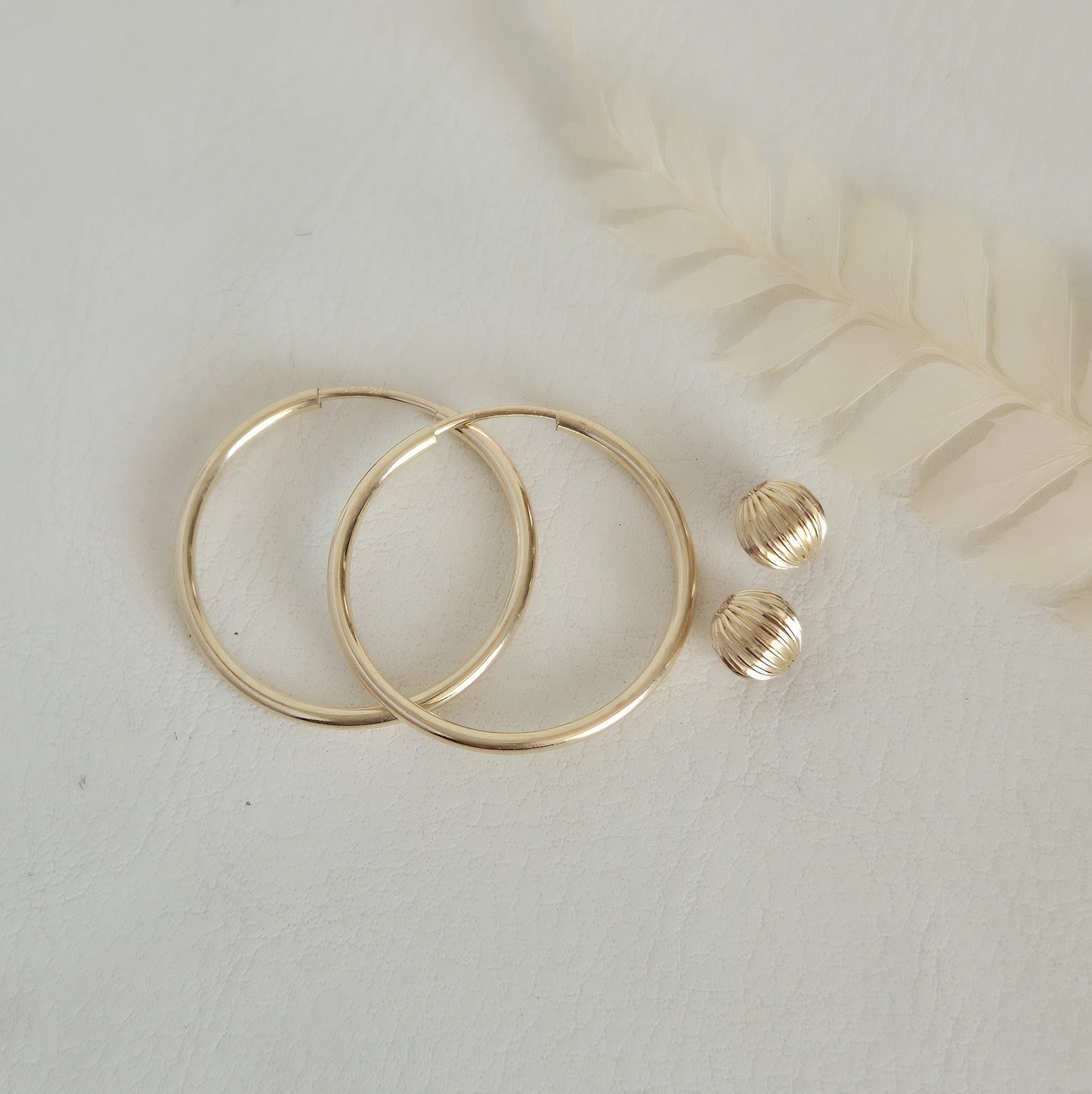 Aro Argolla Oro 14k G.F con bolita facetada 20 mm