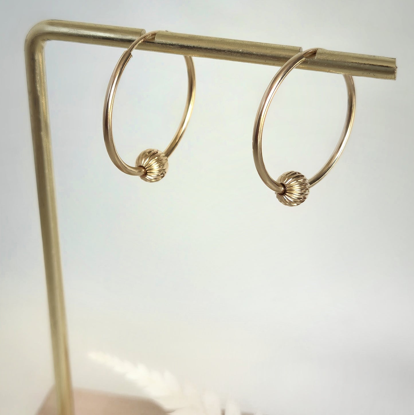 Aro Argolla Oro 14k G.F con bolita facetada 20 mm