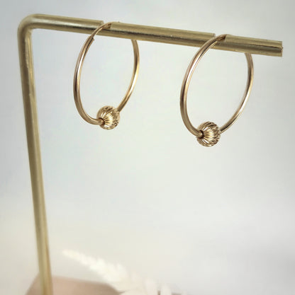 Aro Argolla Oro 14k G.F con bolita facetada 20 mm