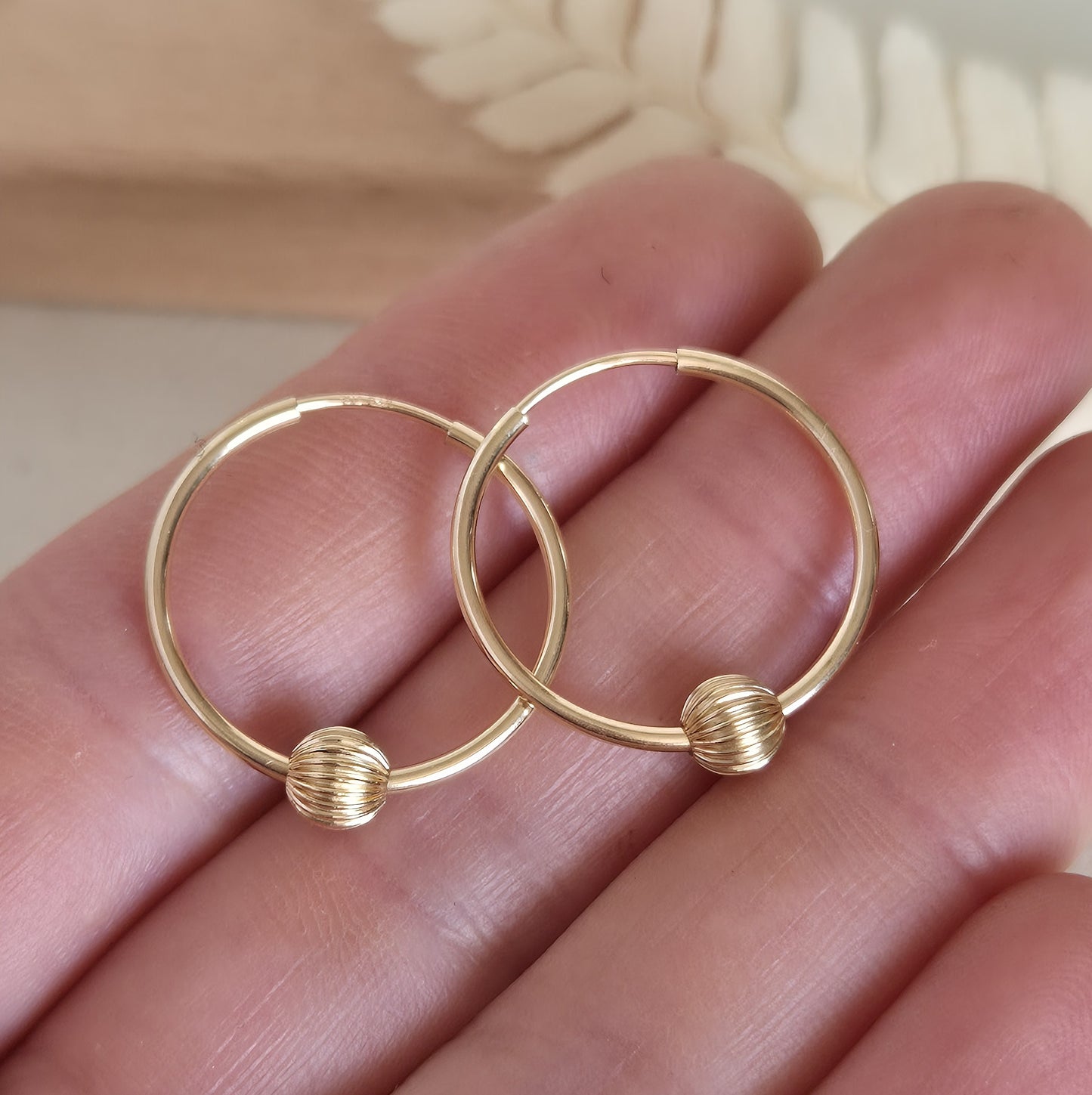 Aro Argolla Oro 14k G.F con bolita facetada 20 mm