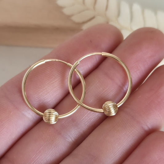 Aro Argolla Oro 14k G.F con bolita facetada 20 mm