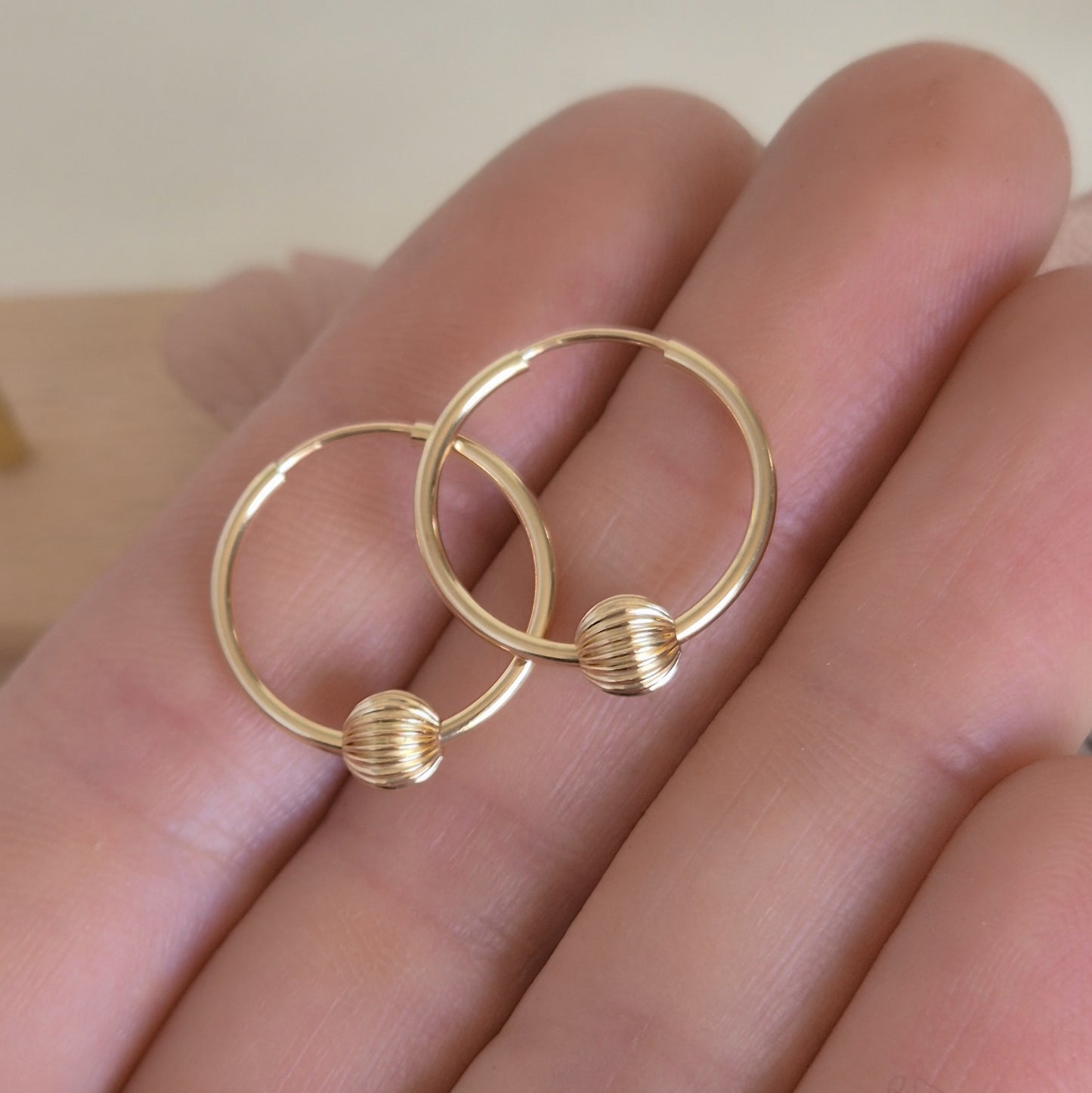 Aro Oro 14k G.F argolla con bolita facetada 17mm