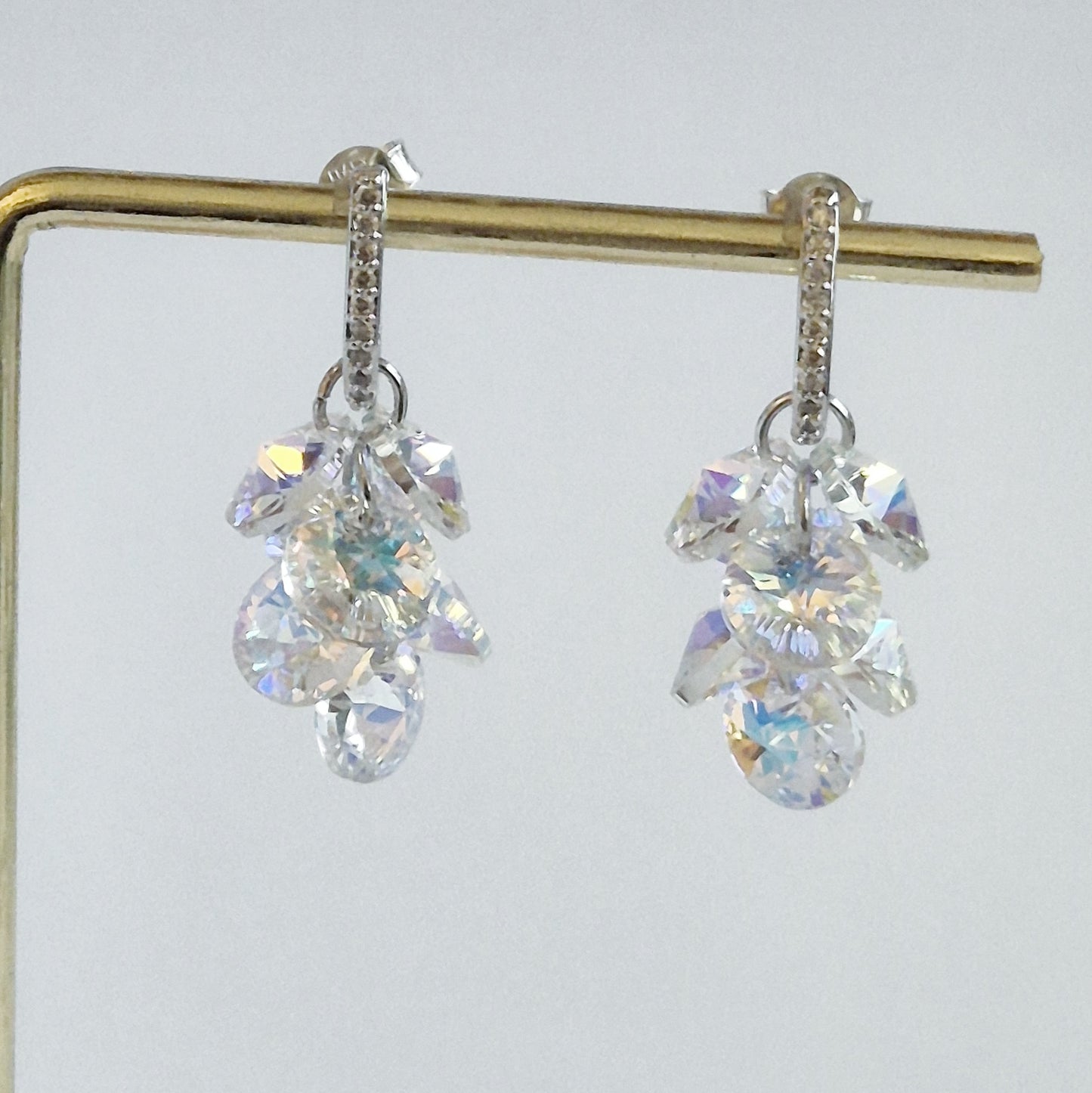 Aros de Plata con Cristales Tornasol y Microcircones | 3.5 cm