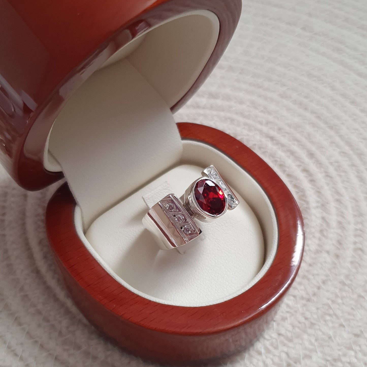 Anillo Rojo Plata con Oro 18kl.