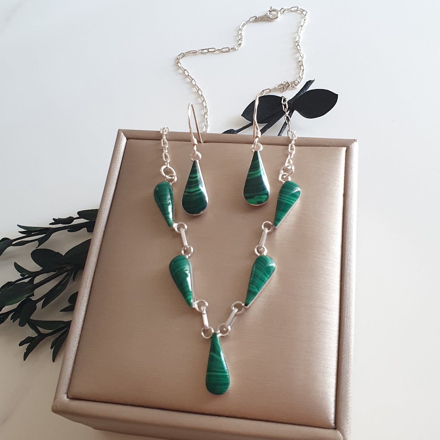 Conjunto Gota Plata con Piedra Malaquita Natural