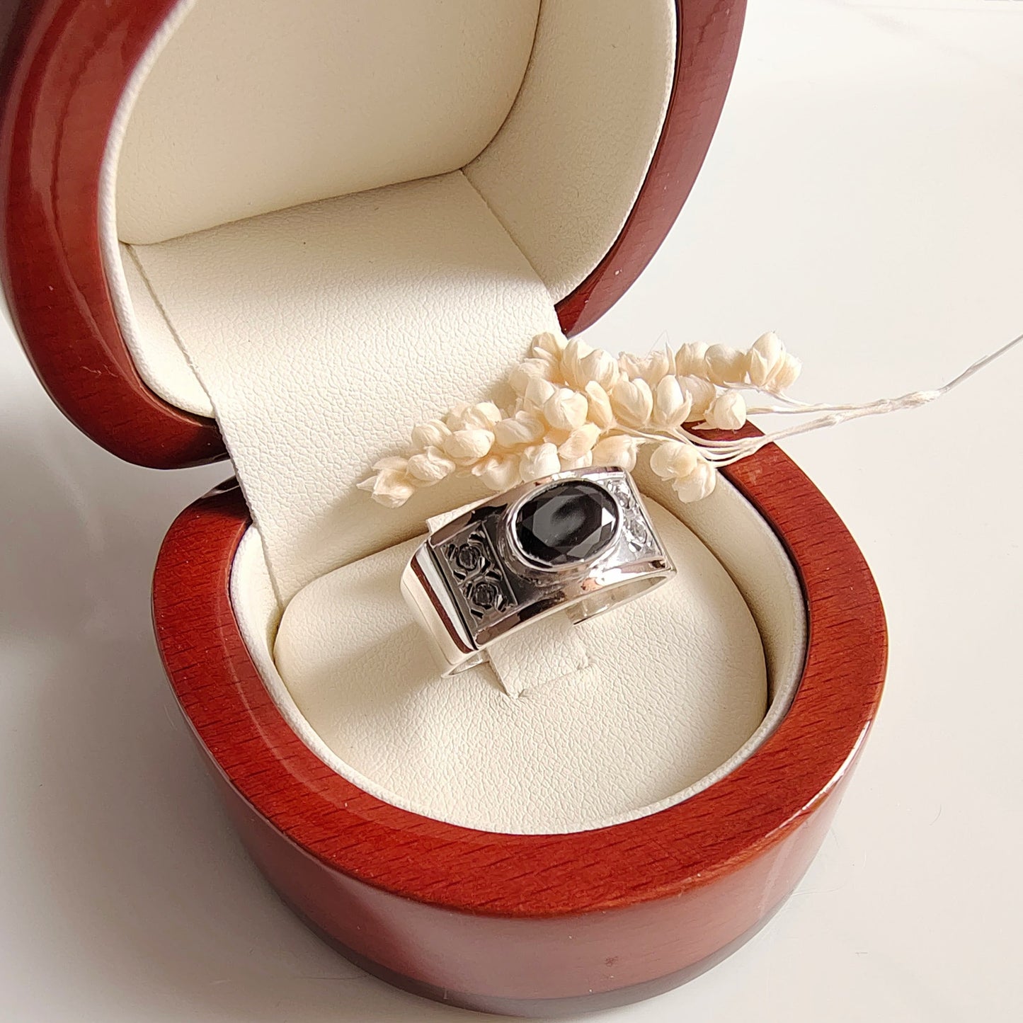 Anillo Negro Plata con Oro 18kl.