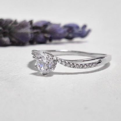 Anillo solitario de Plata 925 con circón central