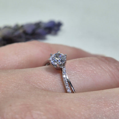 Anillo solitario de Plata 925 con circón central