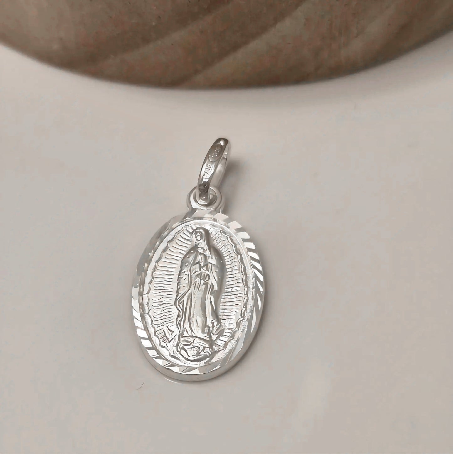 Medalla Virgen de Guadalupe en Plata 925